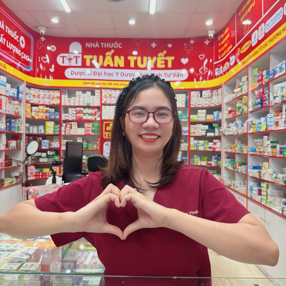 Dược sĩ Tuyết Lê tại Nhà thuốc Tuấn Tuyết