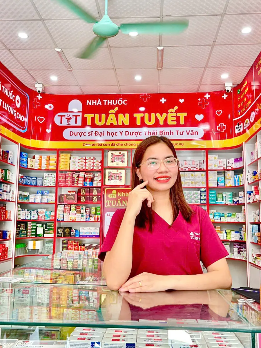 Dược sĩ Tuyết Lê tại Nhà thuốc Tuấn Tuyết